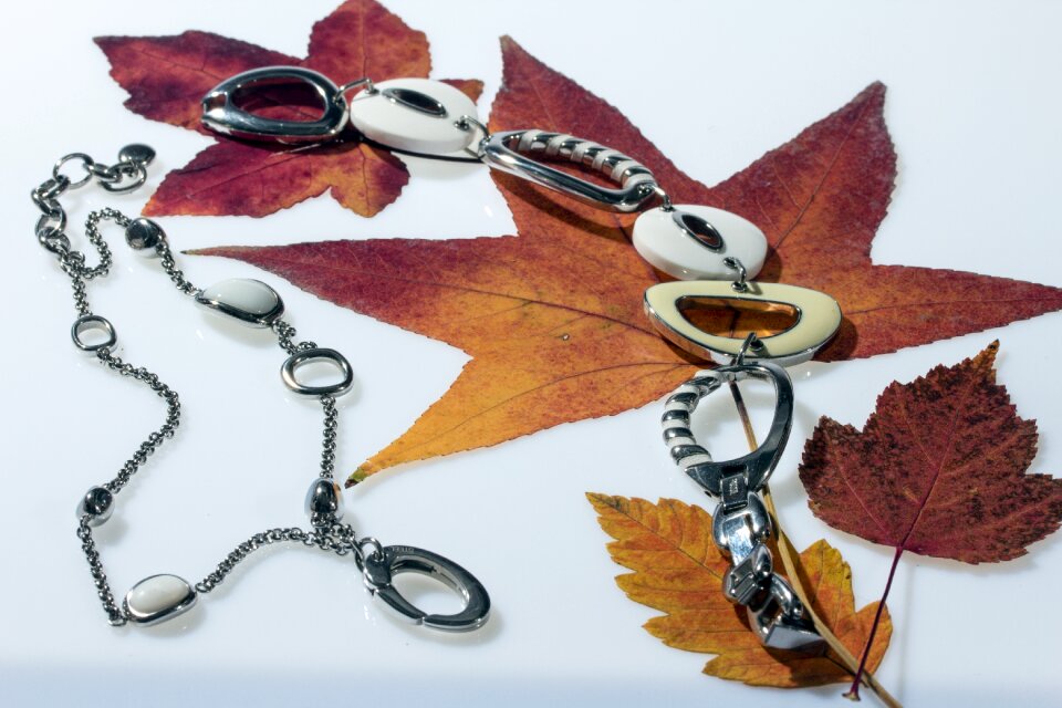 Bracelet chain leaves