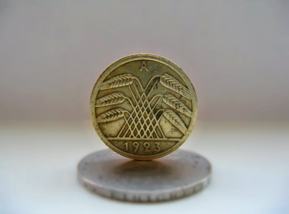 Money inflation economic crisis