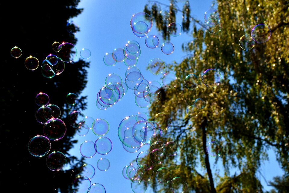 Make soap bubbles mirroring soapy water