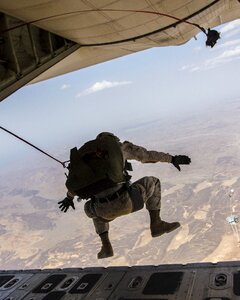 Parachute jumping parachutist photo