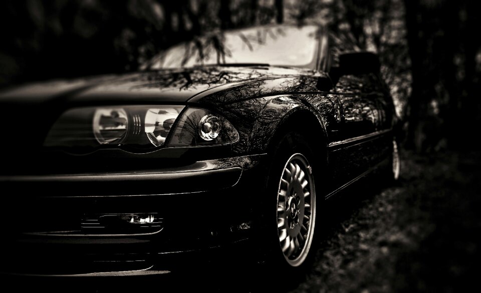 Auto black and white black