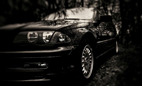 Auto black and white black