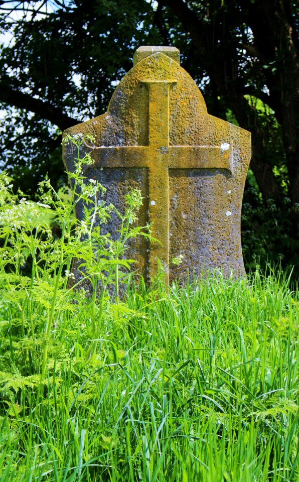 Cross graves ruin