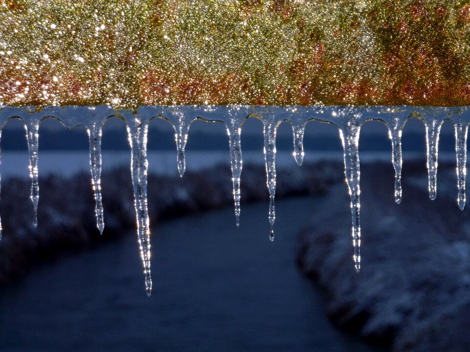 Cold stalactite ice