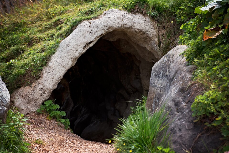 Shelter hiding place stone