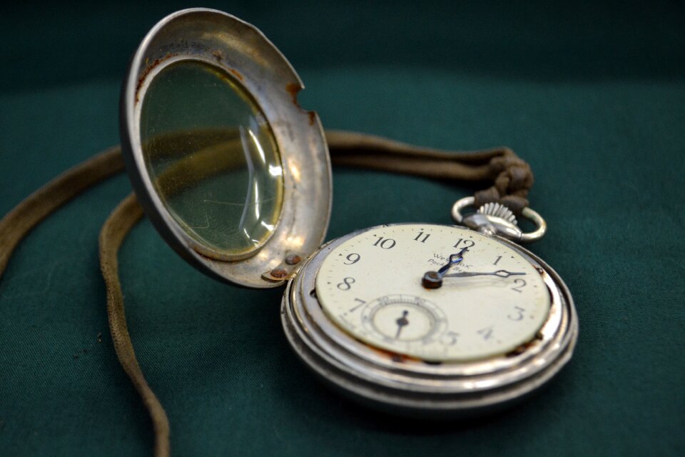 White rabbit clock alarm
