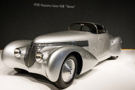 Art deco automobile luxury