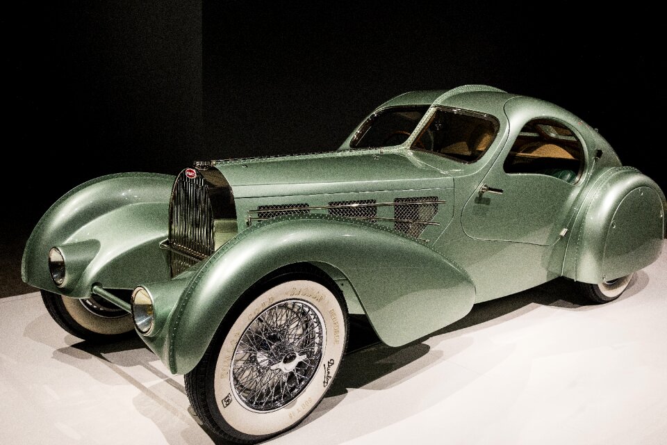 Art deco automobile luxury