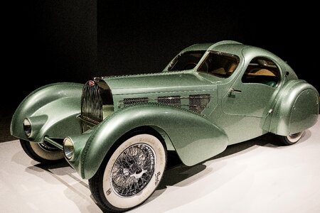 Art deco automobile luxury