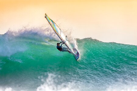 Backlight spray ujung origin coast