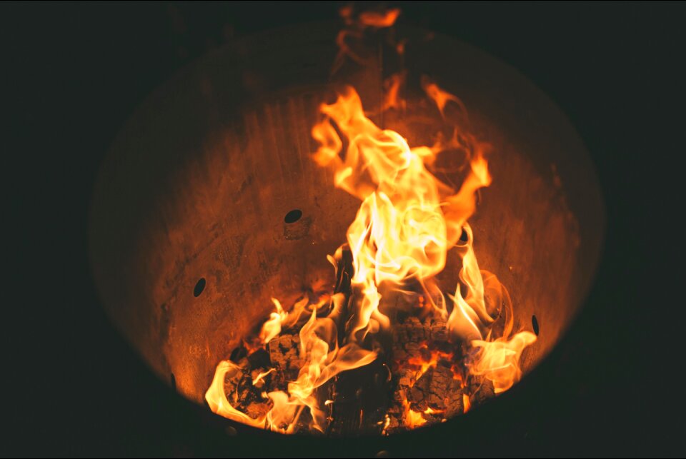 Heat fire pit flames