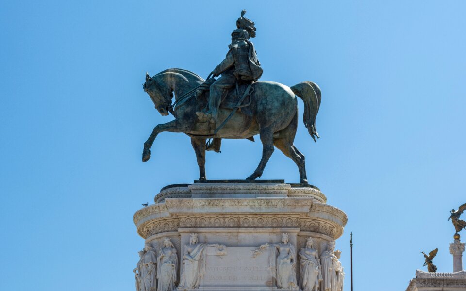 Monument to vittorio emanuele ii the altar of the fatherland victor emmanuel 2