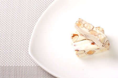 Almond nougat dim sum