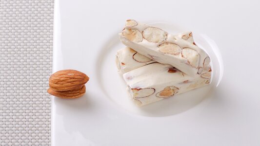 Almond nougat dim sum