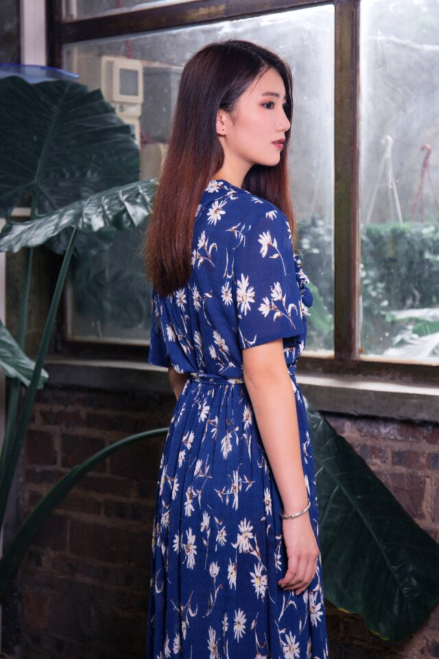 Model fashion blue