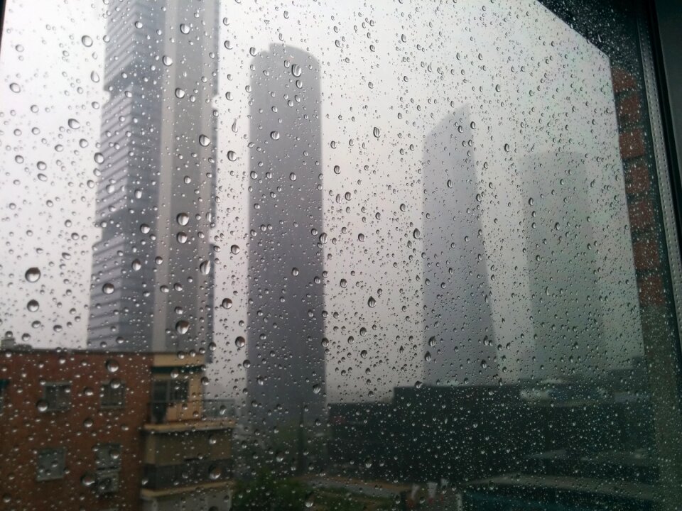 Wet torres skyscraper