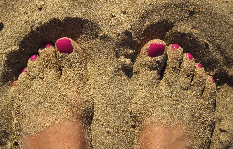 Ten sand nail varnish
