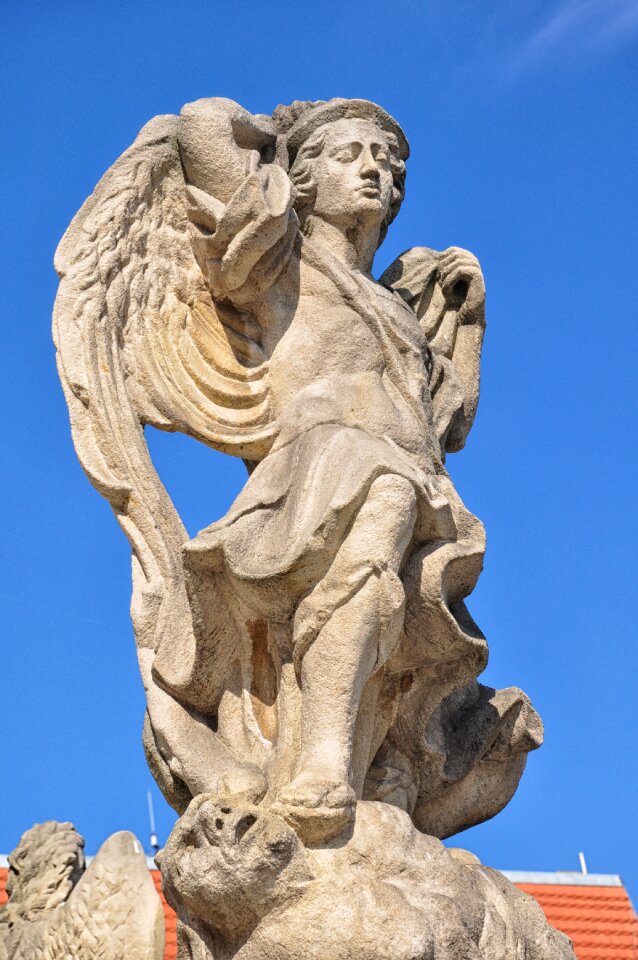 The statue sculpture character