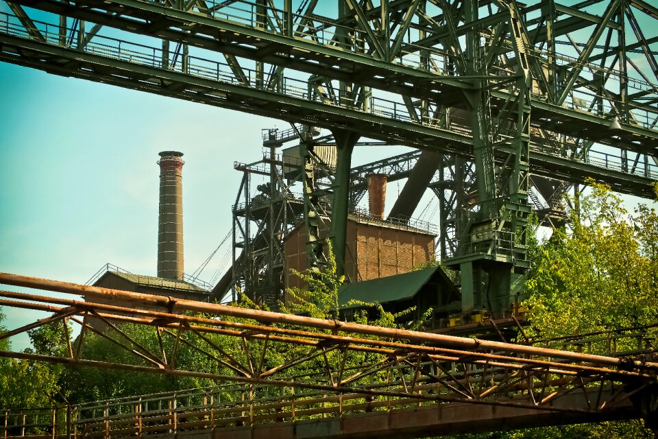 Building metal break up