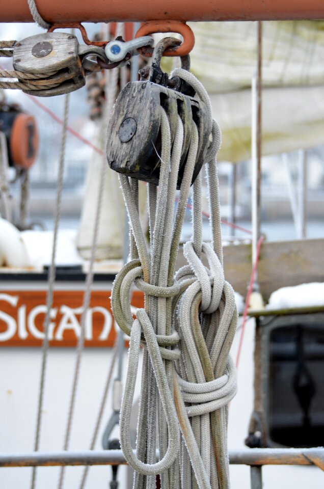 Fixing ship traffic jams cordage