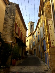 Rue Joseph Ducos, Châteauneuf-du-Pape, PAC, FR photo