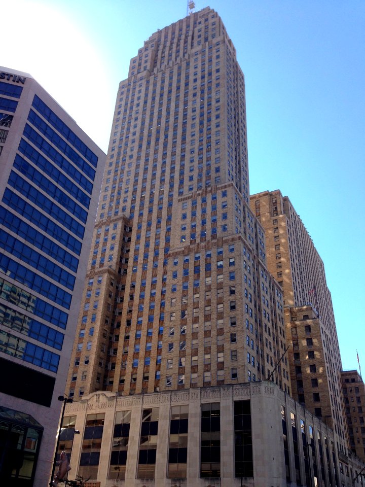 Carew Tower from Fountain Square, Cincinnati, OH 
