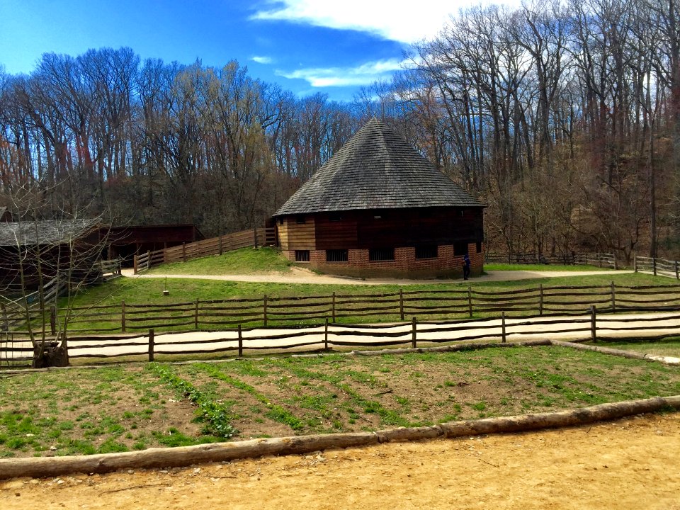 16-Sided Barn, Mount Vernon, VA 