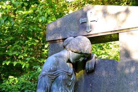 Grave grave drupe angel figure