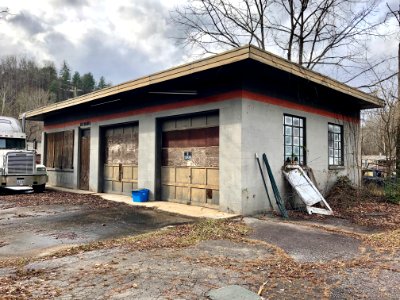 Old HJ Davis Phillips 66 Service Station, Whittier, NC 