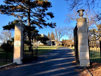 Entry Gate, Laurel Court, Belmont Avenue, College Hill, Ci… 
