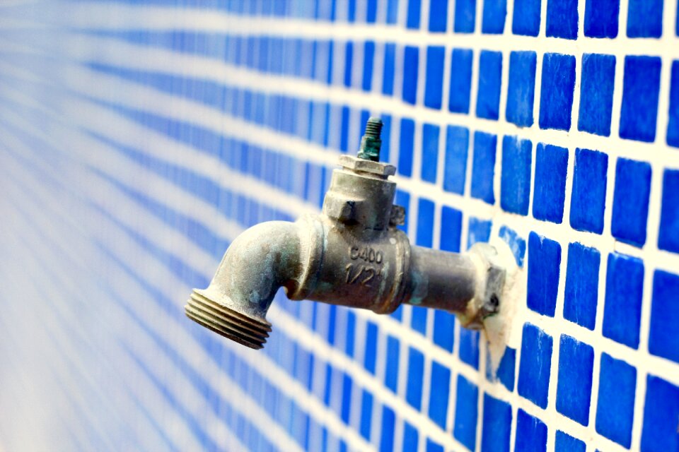 Water distributor garden hose tile