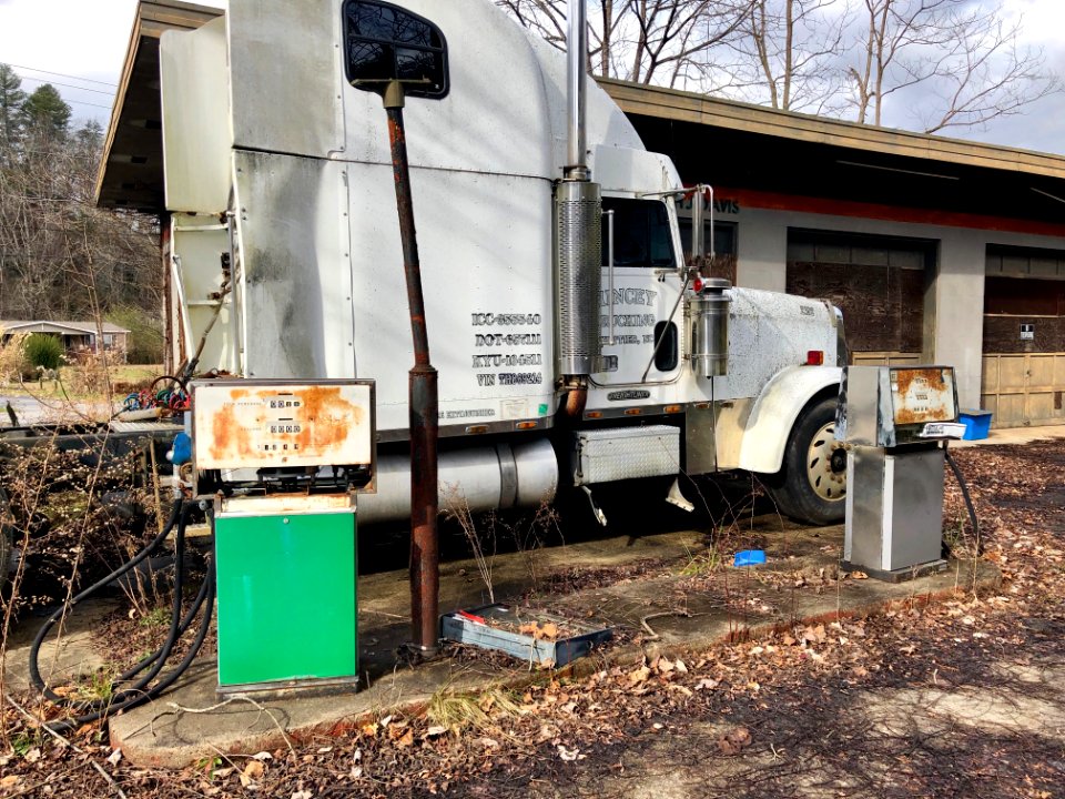 Old HJ Davis Phillips 66 Service Station, Whittier, NC 