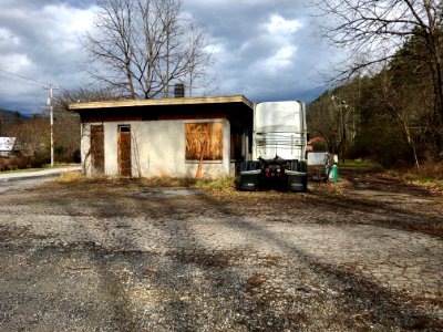 Old HJ Davis Phillips 66 Service Station, Whittier, NC 