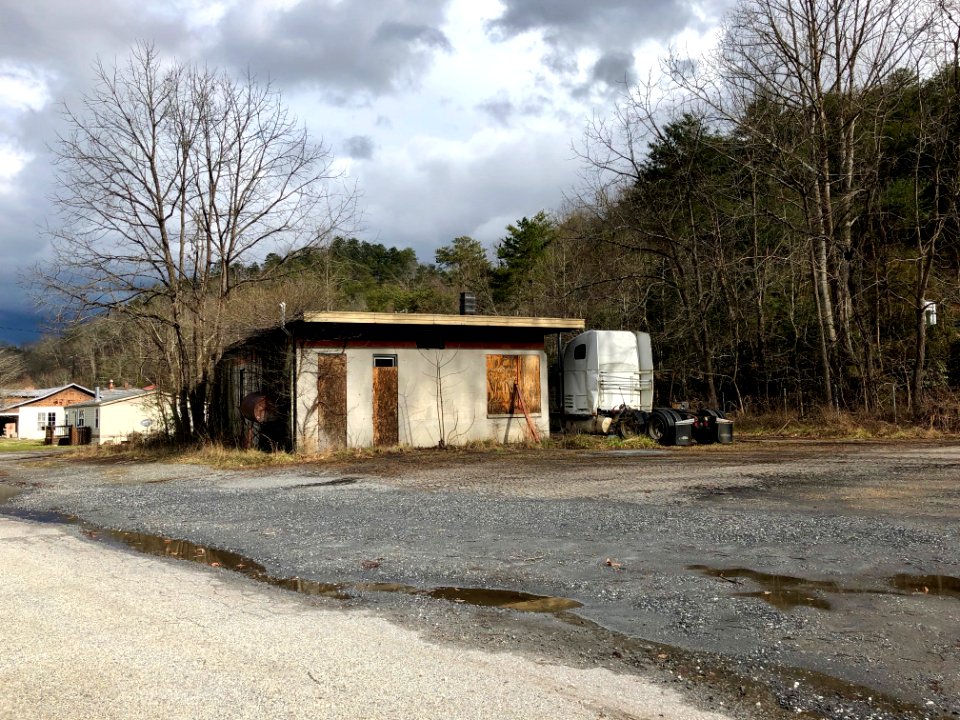 Old HJ Davis Phillips 66 Service Station, Whittier, NC 