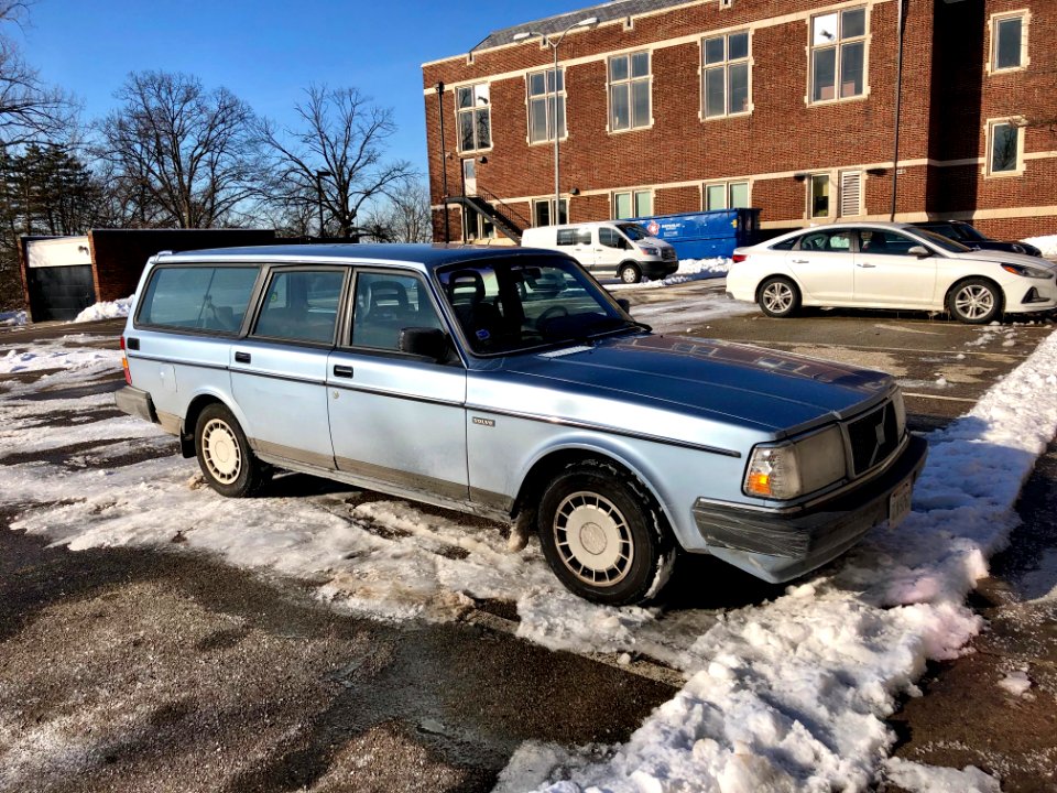 Volvo 240, Hebrew Union College, CUF, Cincinnati, OH 