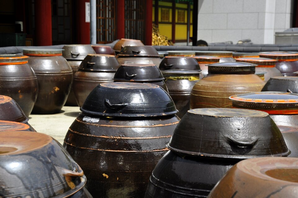 Kimchie south korea pots