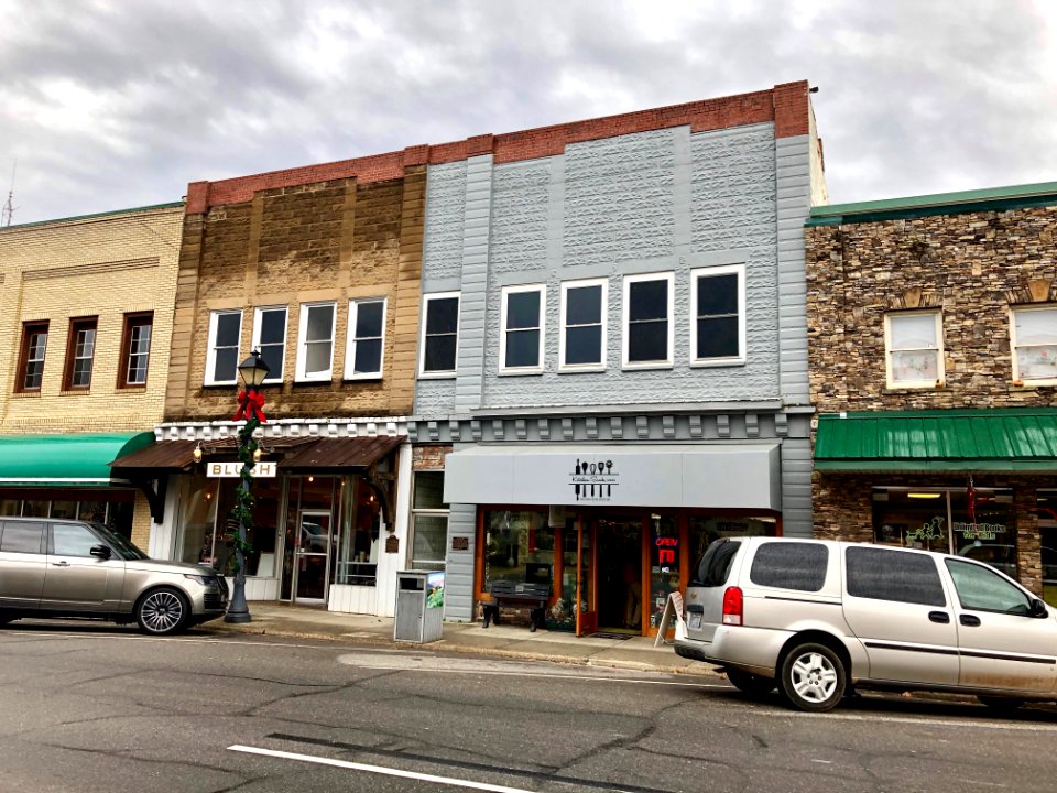 Moore-Benbow Building, Franklin, NC 