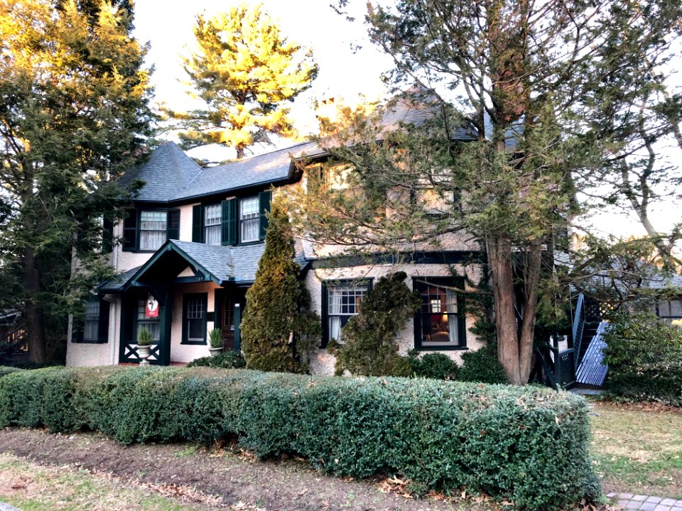 Pinecrest Bed and Breakfast, Montford, Asheville, NC 