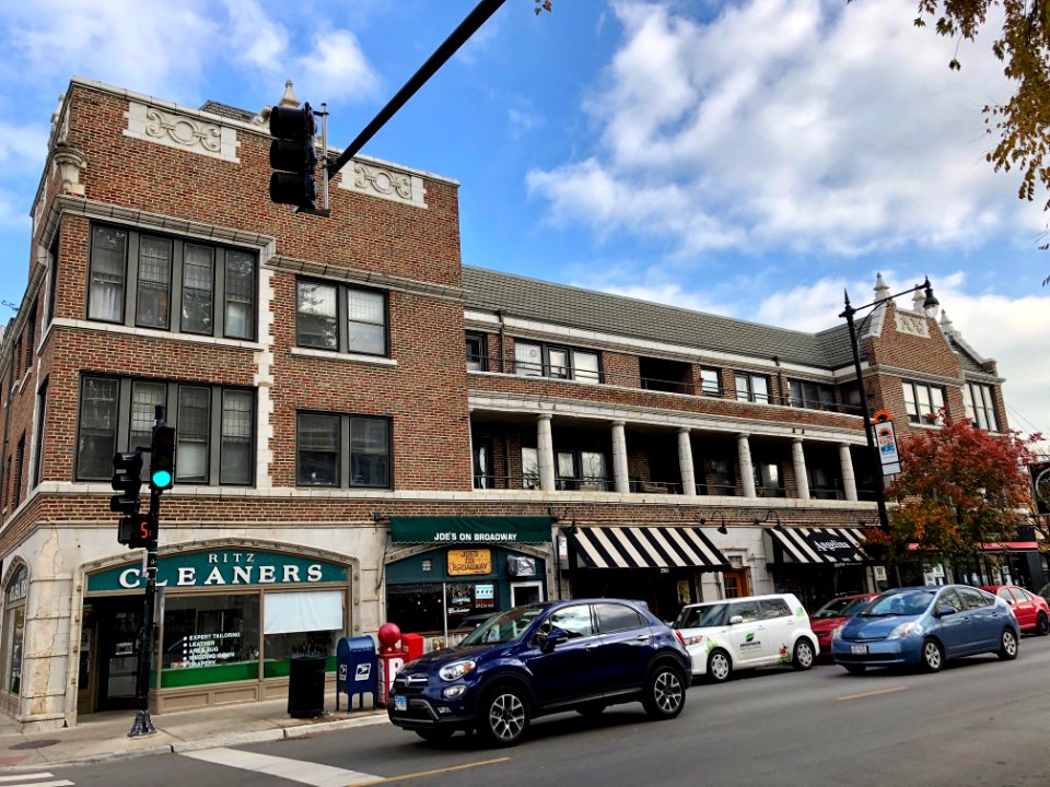 West Addison Street, Lakeview East, Chicago, IL 
