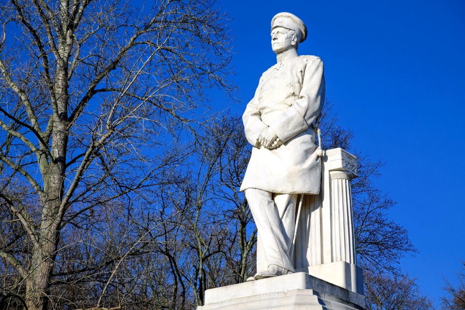 Still image laaser marble berlin - tiergarten