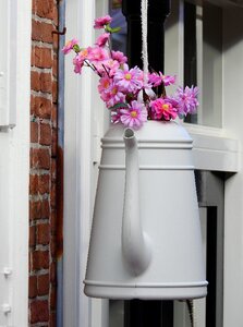 Casting vessel decoration