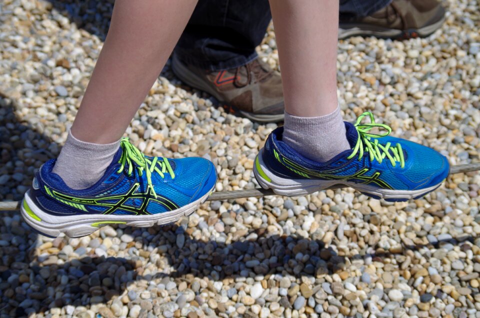 Shoes to walk rope