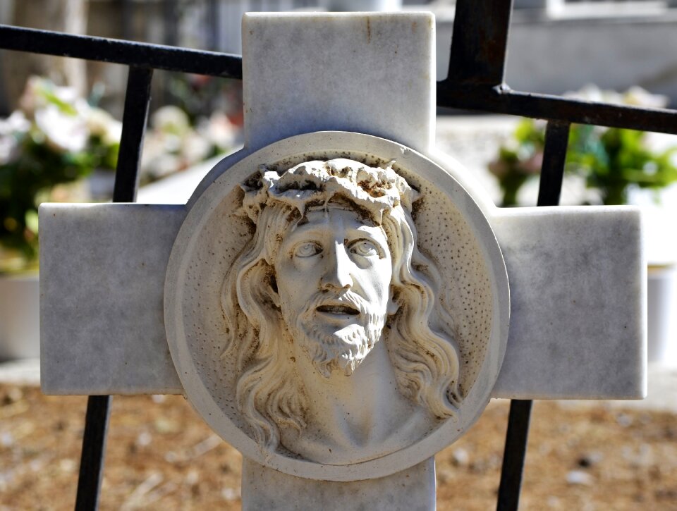 Christ graves sculpture