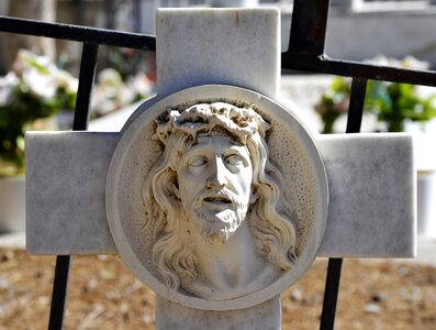 Christ graves sculpture