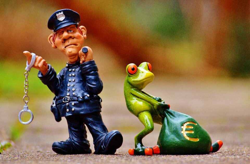Handcuffs scam tax consultant