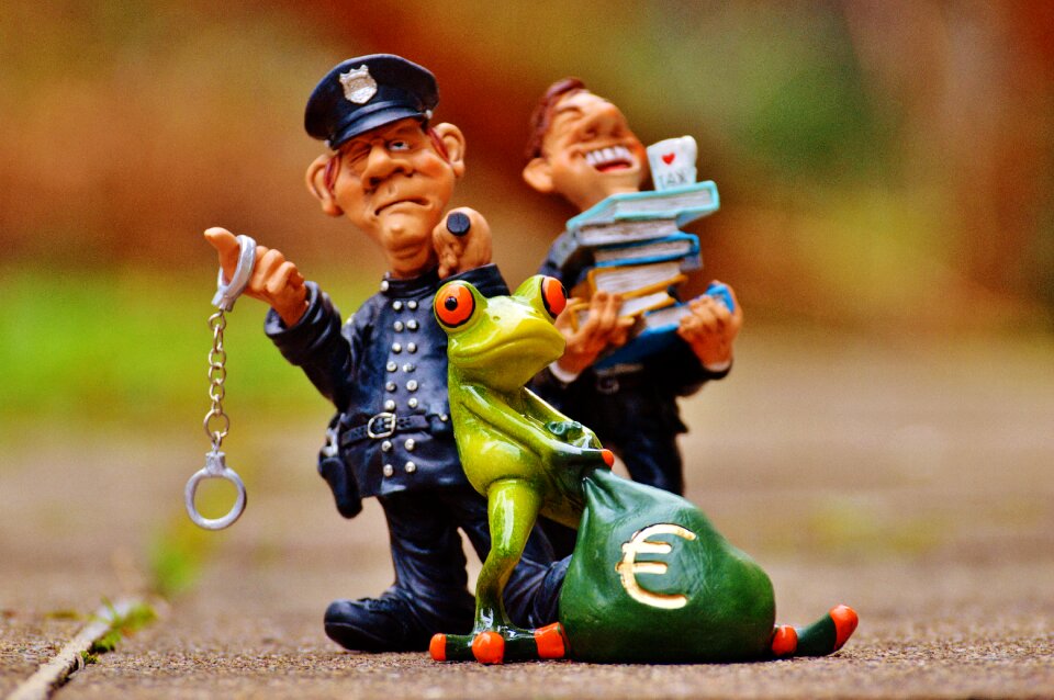 Handcuffs scam tax consultant