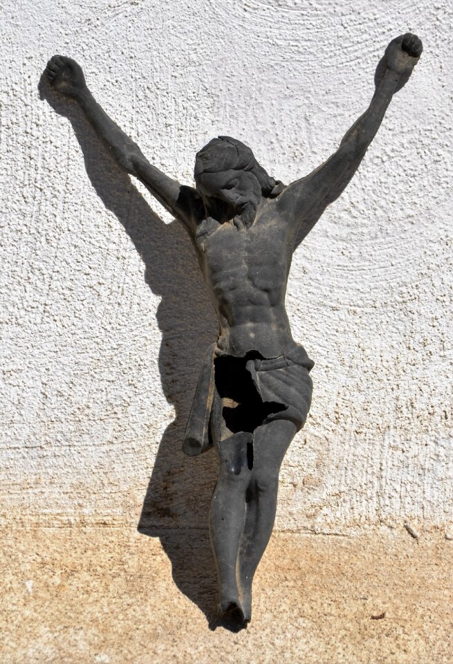 Death sculpture christ