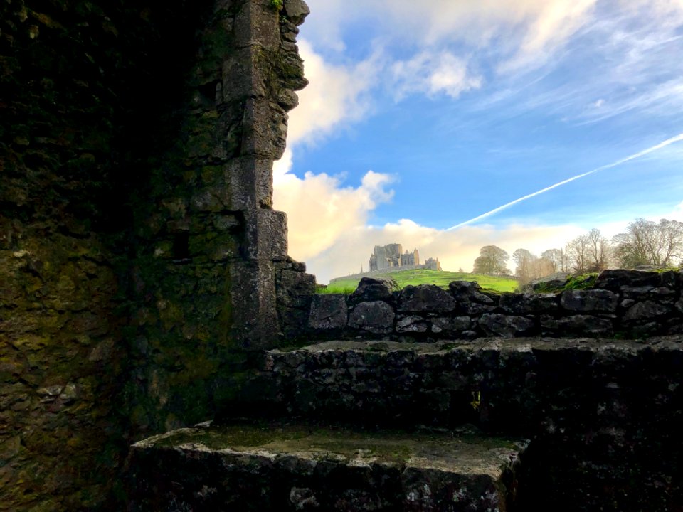 Rock of Cashel from Hore Abbey, Caiseal, Éire 