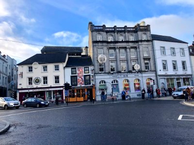 AIB Bank Building and Patrick Street, Cill Chainnigh, Éire… 