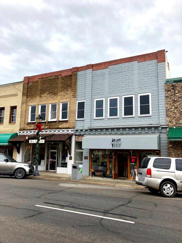 Moore-Benbow Building, Franklin, NC 